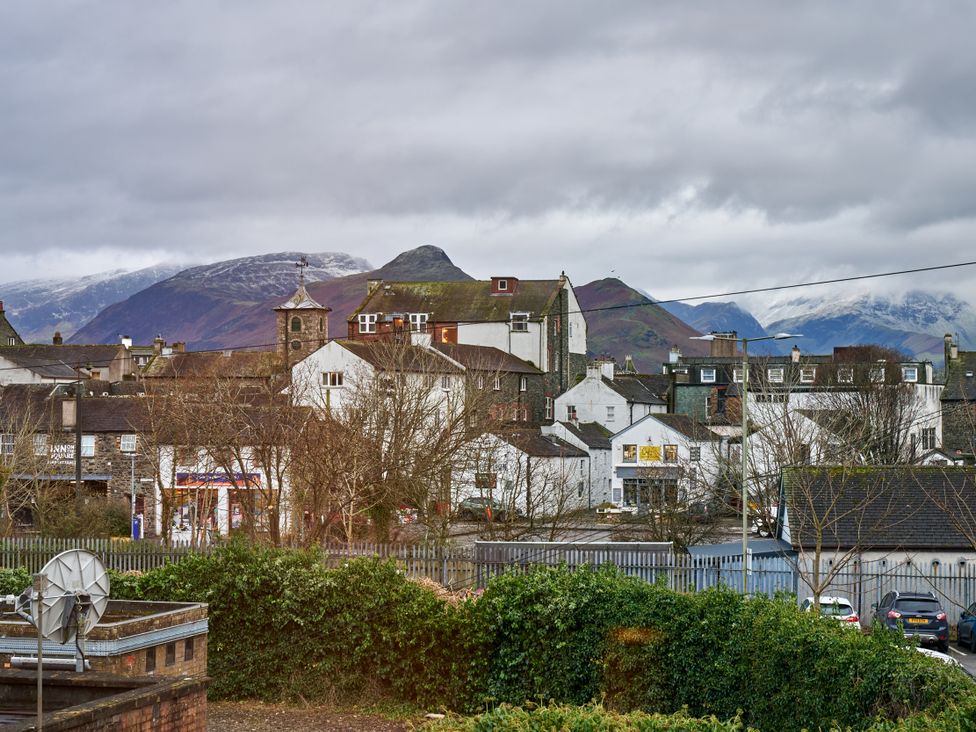 A view of buildings and mountains at Riverside Park 5 in Keswick
