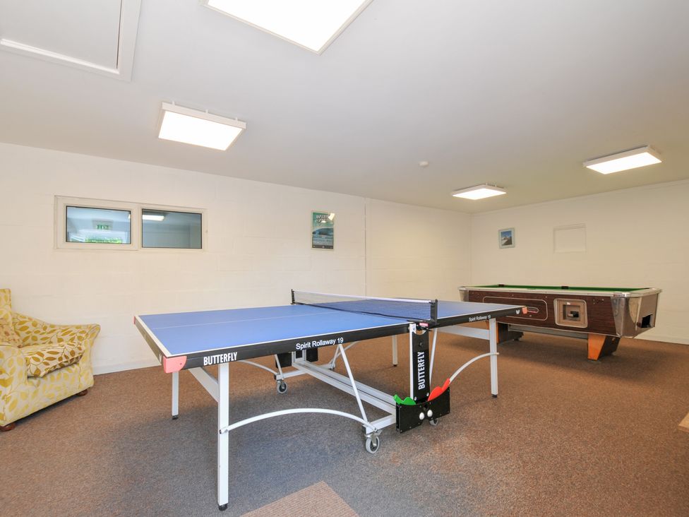 A game room with table tennis and pool table at Columbine Cottage in Bude