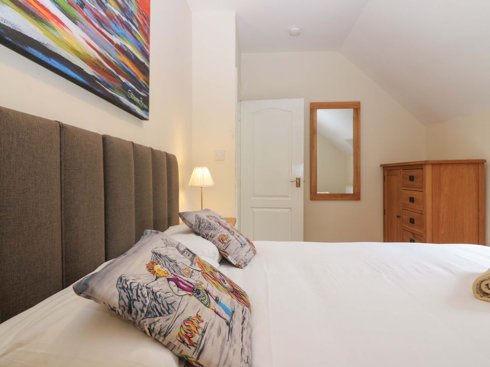 A bedroom with a bed and a mirror at Tayview in Killin