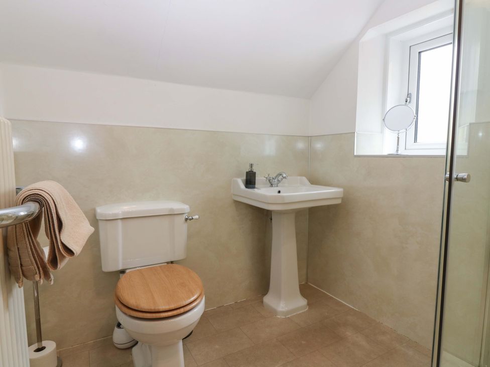 A bathroom with a toilet and sink at Tayview in Killin