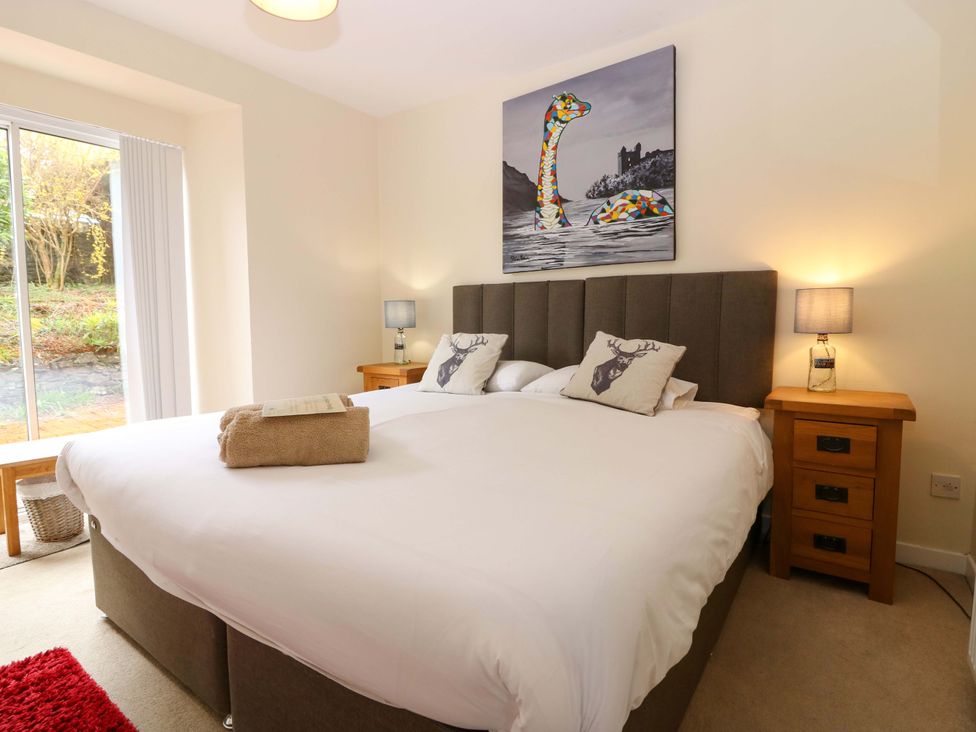 A bedroom with a bed and bedside tables at Tayview in Killin