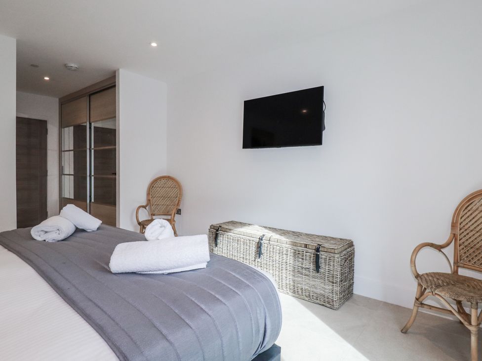 A bedroom with a bed and storage box at 13 Cliff Edge in Newquay