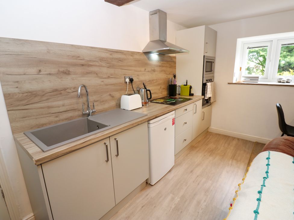 A kitchen with cabinets and appliances at La'l Skaithe Soulby near Kirkby Stephen
