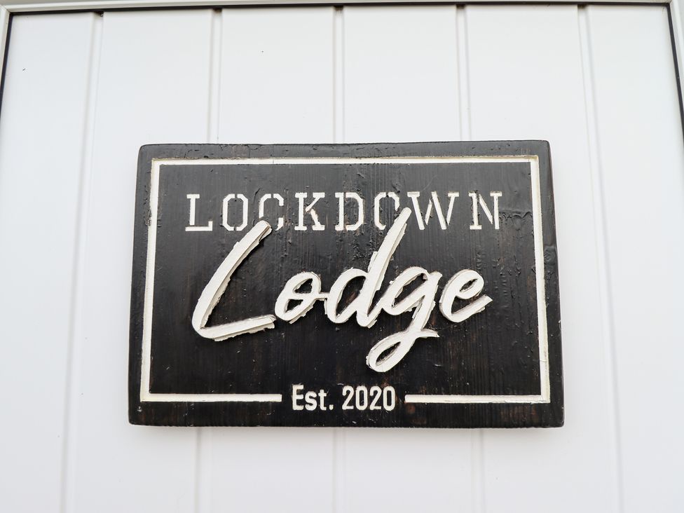 Lockdown Lodge - Lincolnshire - 1087578 - thumbnail photo 3