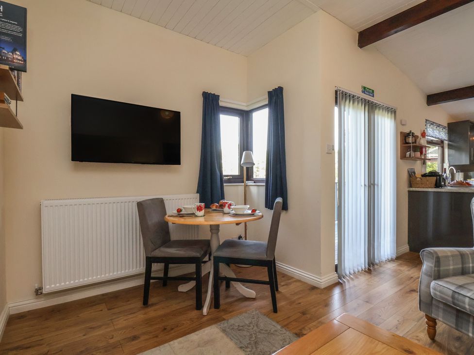 A dining area with a table and chairs at Bugle in Saltburn-By-The-Sea