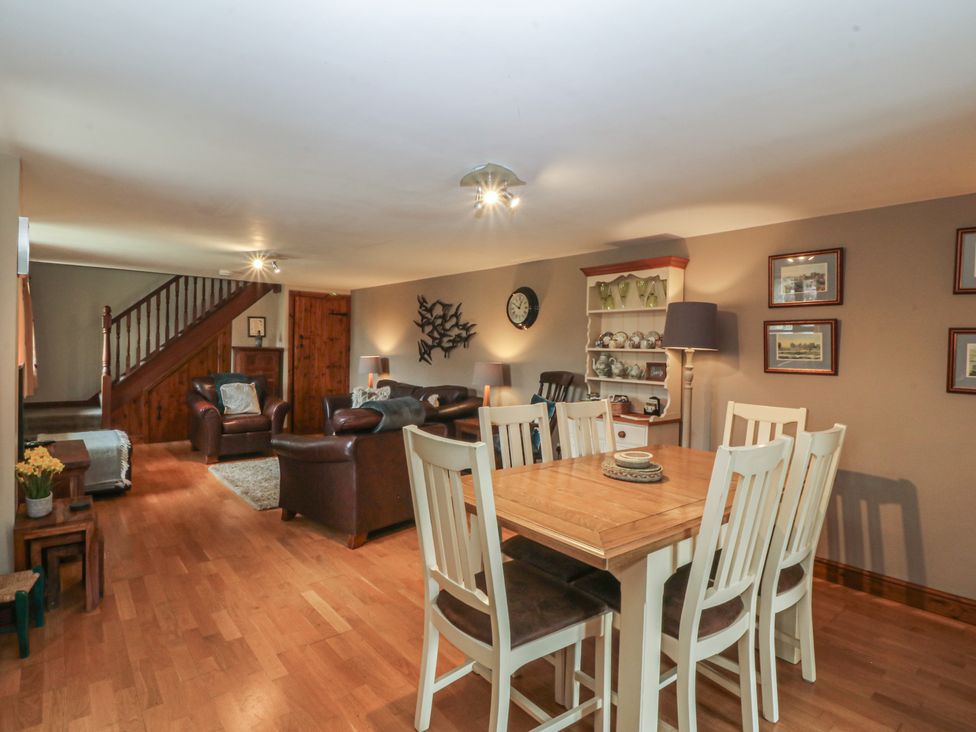 A dining room with a table and chairs at Beudy Penarddwnion in Rhydymain near Dolgellau