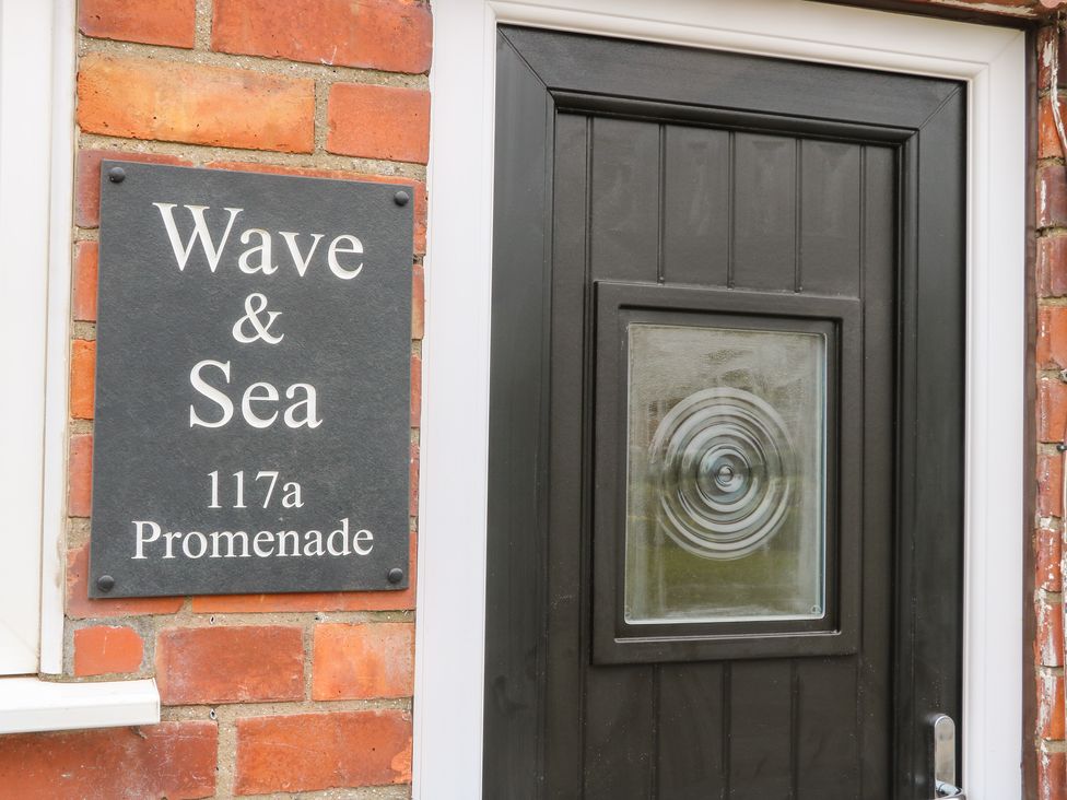 Wave and Sea - North Yorkshire (incl. Whitby) - 1088713 - thumbnail photo 2
