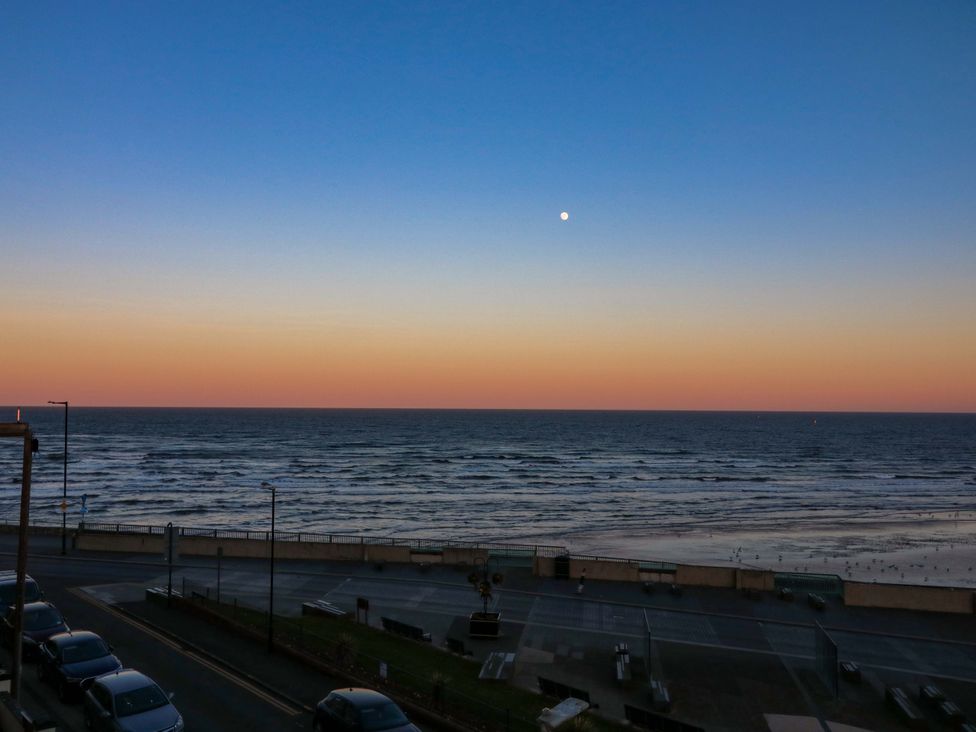 A view of the sea and moon at Apt 4 @ Hunter's Quay in Bridlington