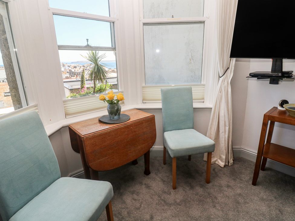 A seating area with chairs and a table at Heron in St Ives