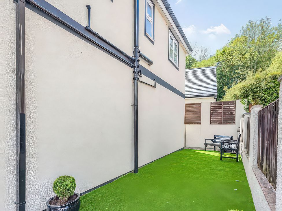 An outdoor area with green grass and furniture at Capel Y Ffynnon in Bryn Pydew near Llandudno Junction