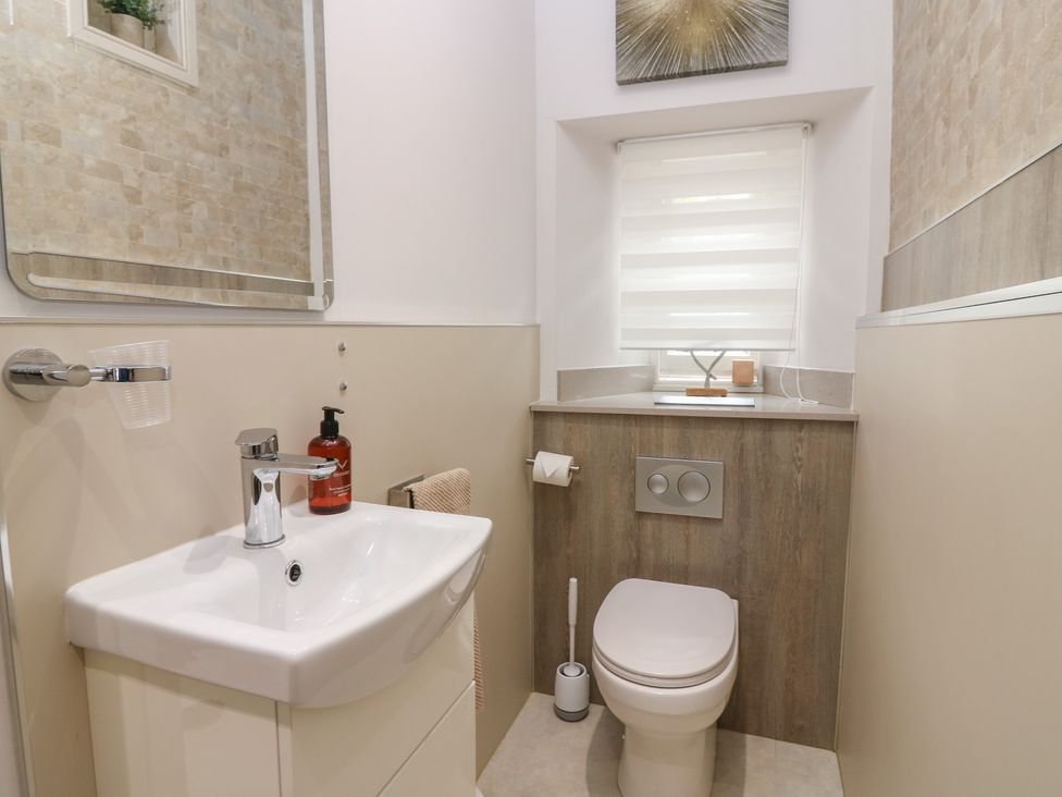 A bathroom with a sink and toilet at 2 Abbey Row Kelso