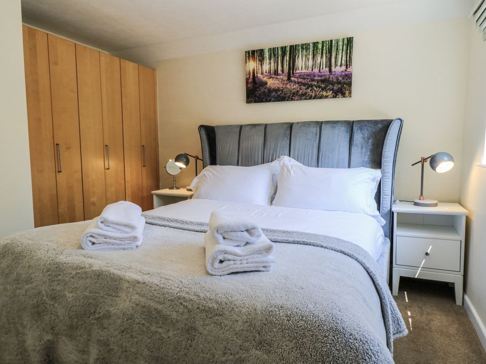 A bedroom with a bed and wardrobe at White Stones, Fulbrook, near Burford