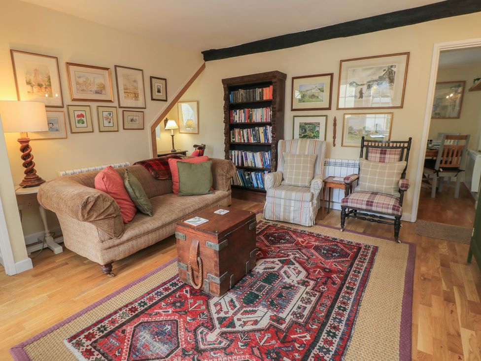 A living room with a sofa and armchairs at 4 Duck Street in Dorchester