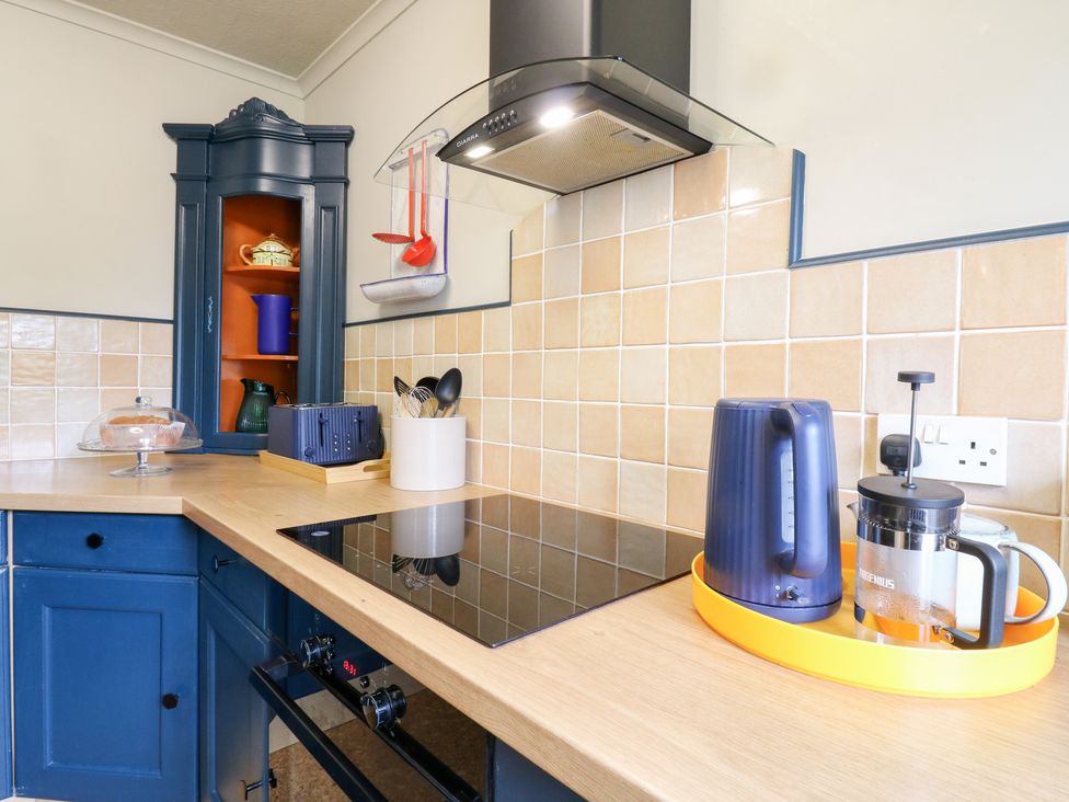 A kitchen with appliances and storage in Coastguard Cottage Rye