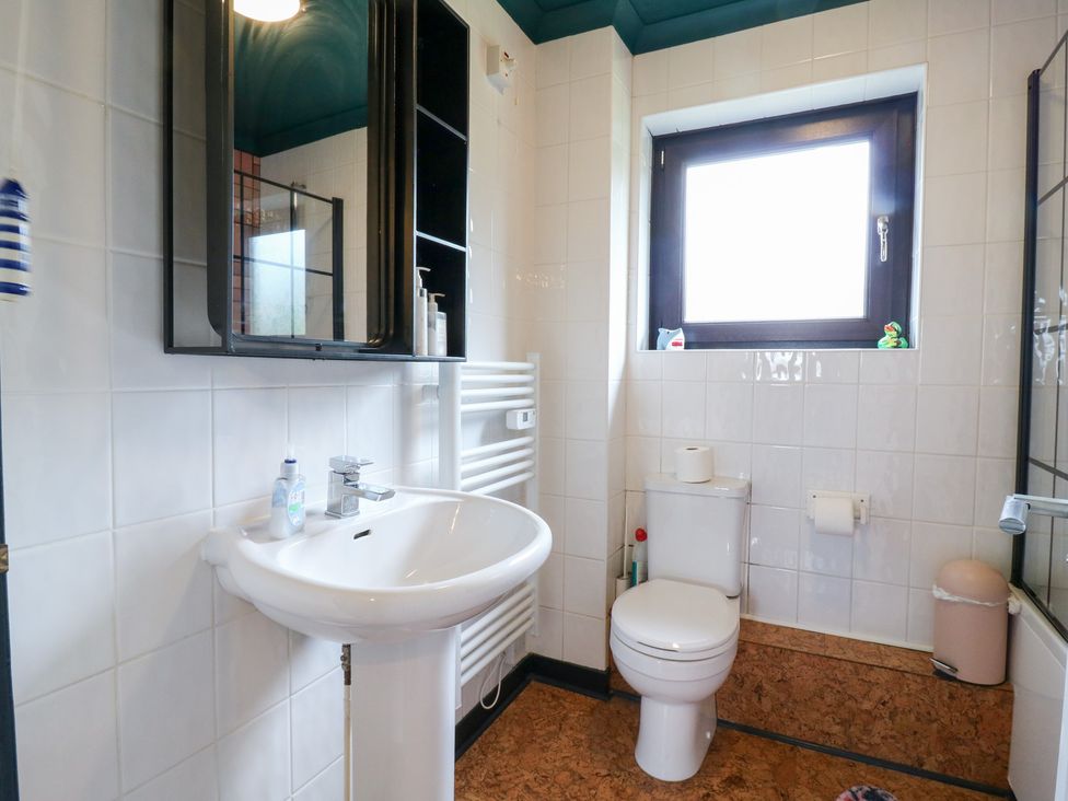 A bathroom with a wash basin and toilet at Coastguard Cottage in Rye