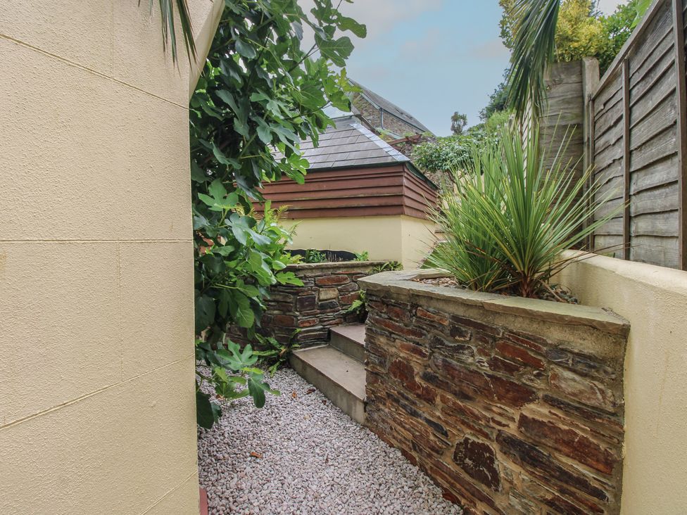 A garden with steps and a stone wall at Home in Salcombe