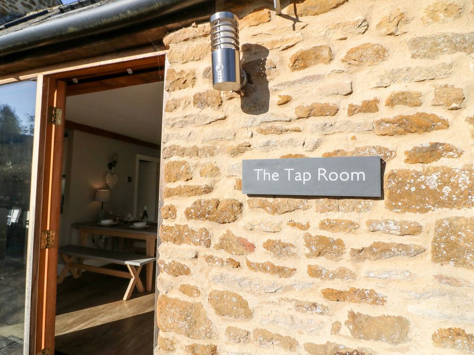 The Tap Room - Cotswolds - 1091347 - thumbnail photo 2