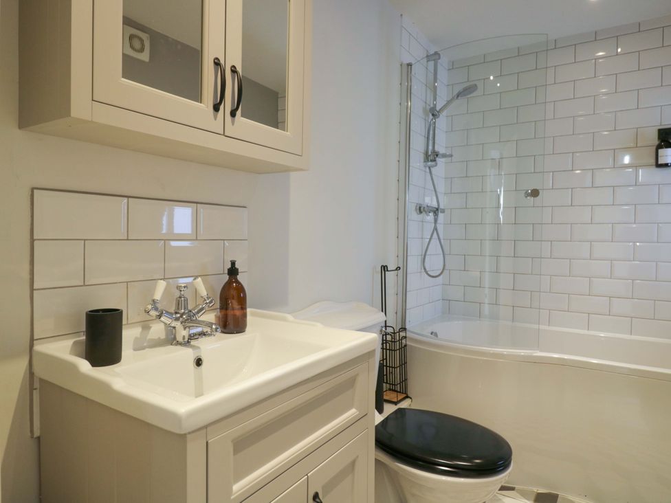 A bathroom with a sink, shower, bathtub and toilet at The Tap Room in Kingham