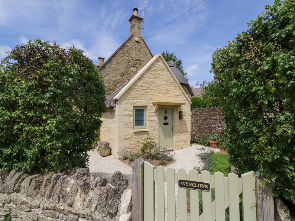 A house with a gate and pathway at Wyncliffe in Chipping Campden