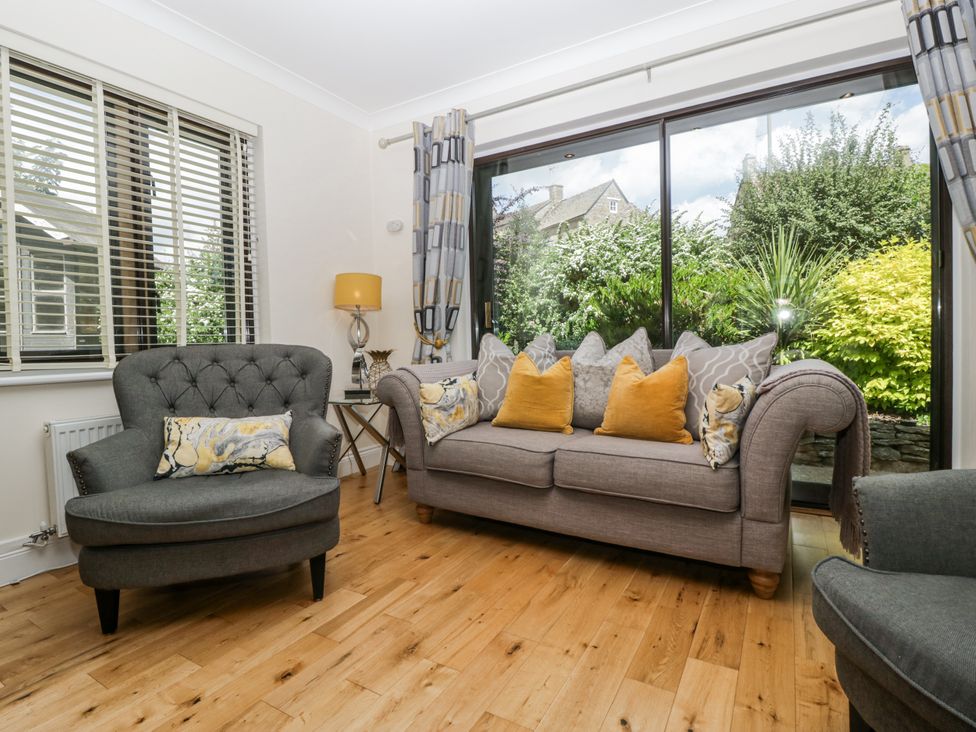 A living room with a sofa and chairs at Bell Garden in Stow-On-The-Wold