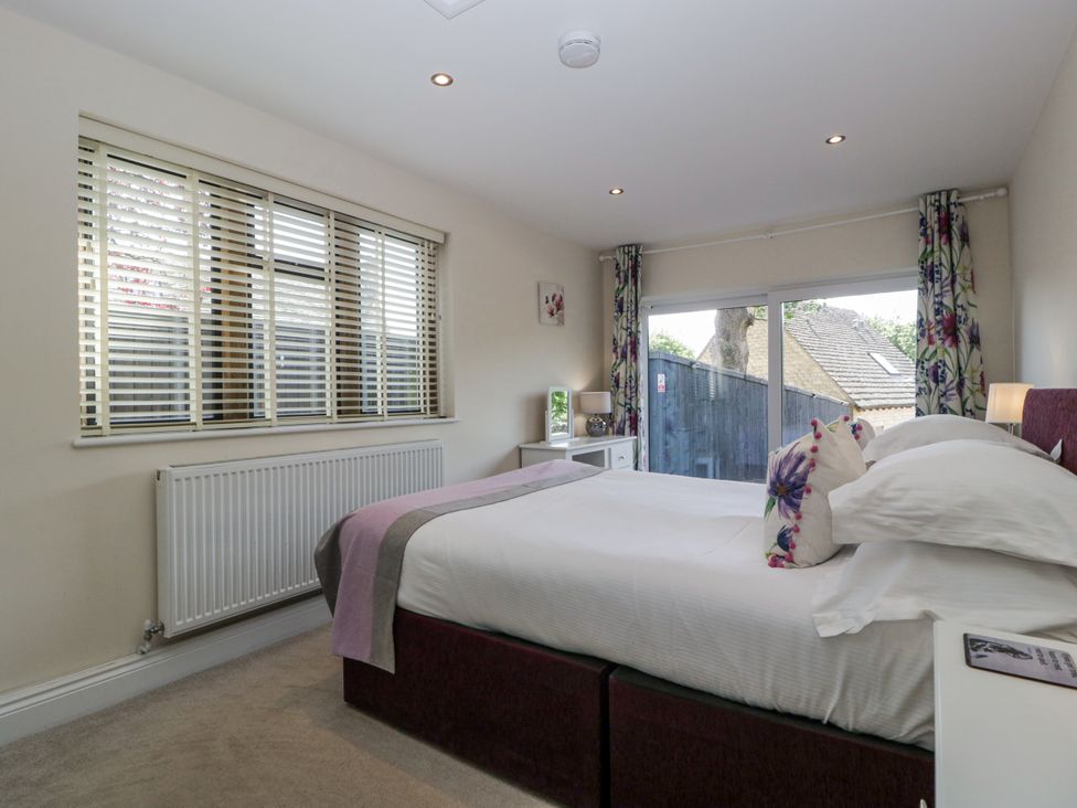 A bedroom with a bed and window at Bell Garden in Stow-On-The-Wold