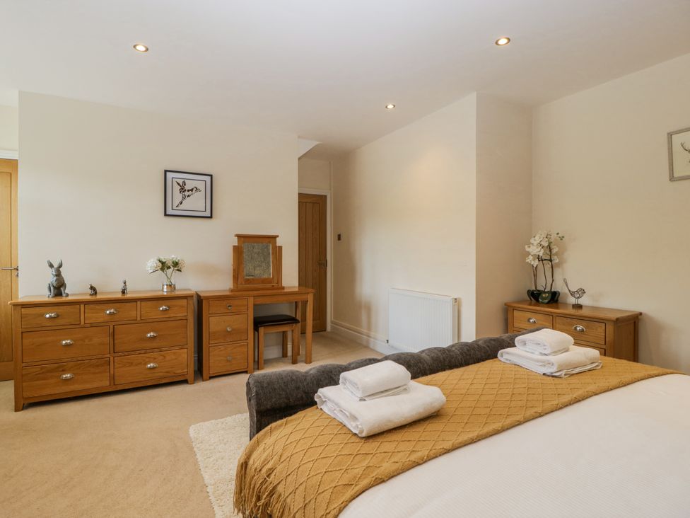 A bedroom with a bed and dresser at Bell Garden in Stow-On-The-Wold