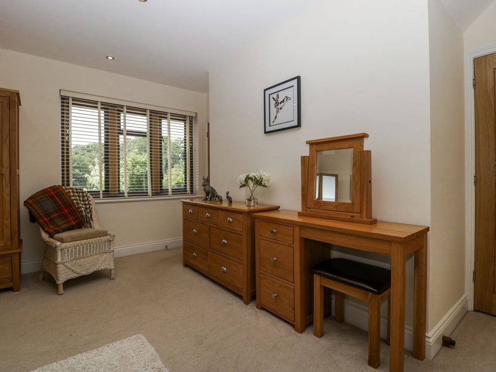 A bedroom with a chair and dresser at Bell Garden in Stow-On-The-Wold