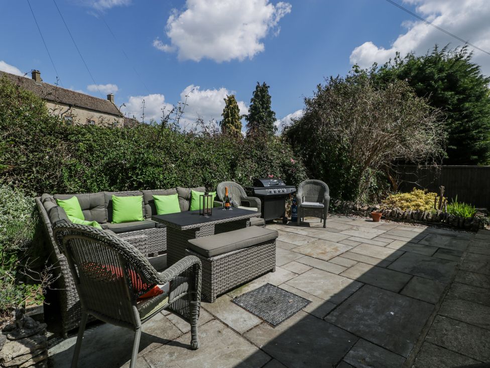 A garden with outdoor seating and a grill at Bell Garden in Stow-On-The-Wold