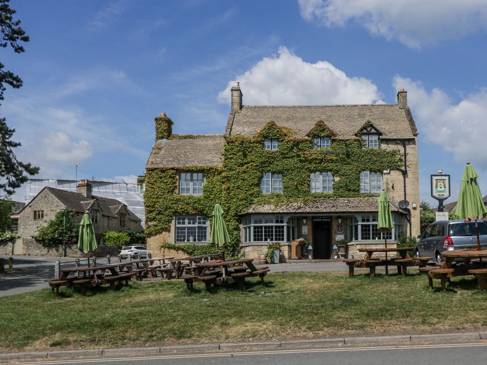 A pub with outdoor seating at Bell Garden in Stow-On-The-Wold