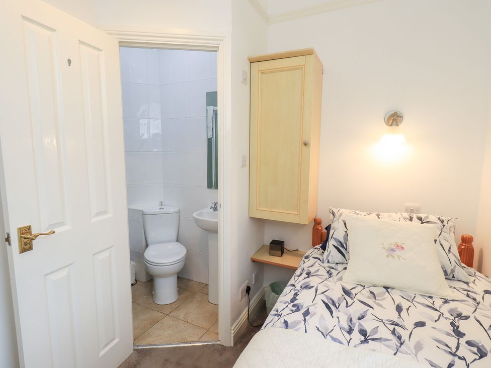 A bedroom with an ensuite bathroom at Hazelmere in Keswick