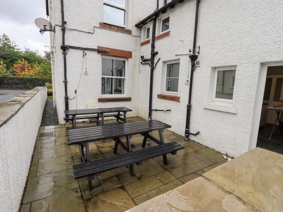 A garden area with seating at Hazelmere in Keswick