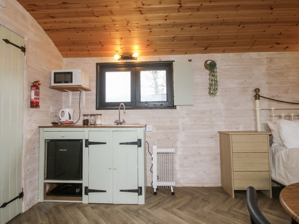 A snug with kitchenette and bed at Aston - Shepherd Hut in Aston On Clun