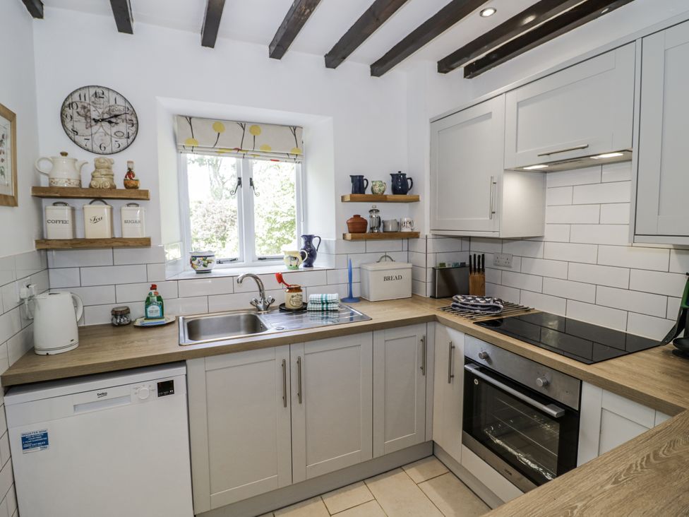 A kitchen with sink and oven at Dairy Cottage in Witney