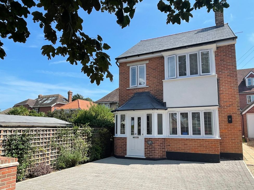 A house with a driveway and garden at The Chocolate Box in Weymouth