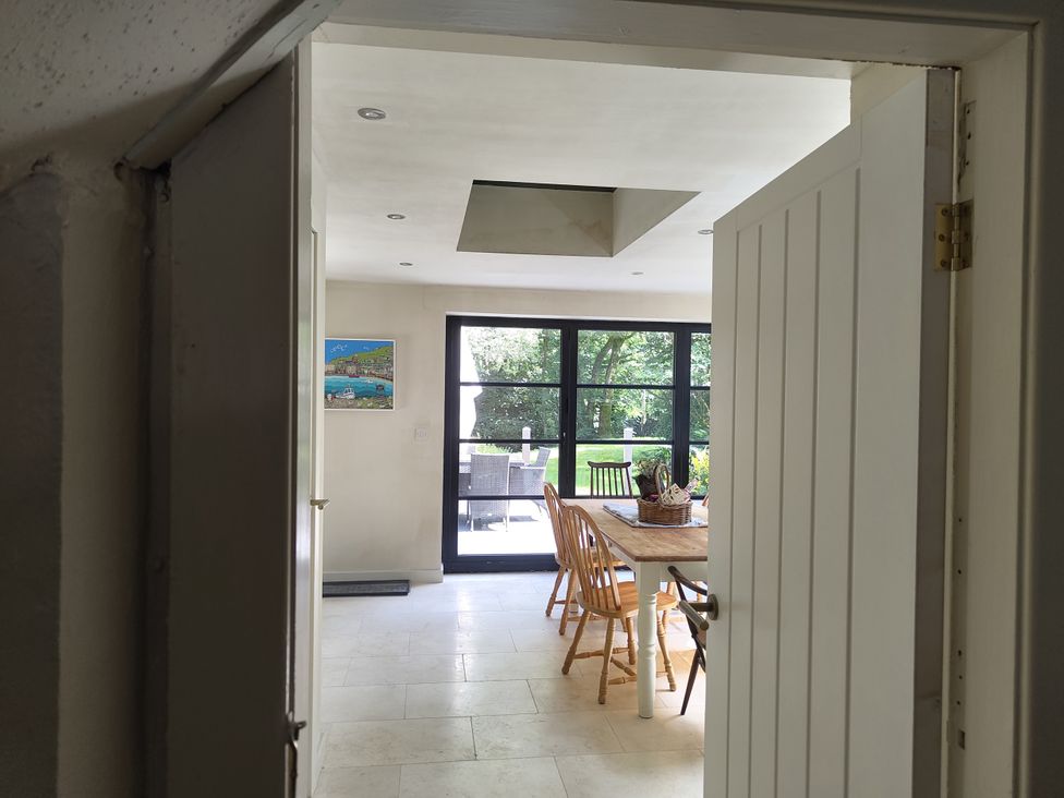 A dining room with a table and chairs at Islwyn in Llanuwchllyn near Bala