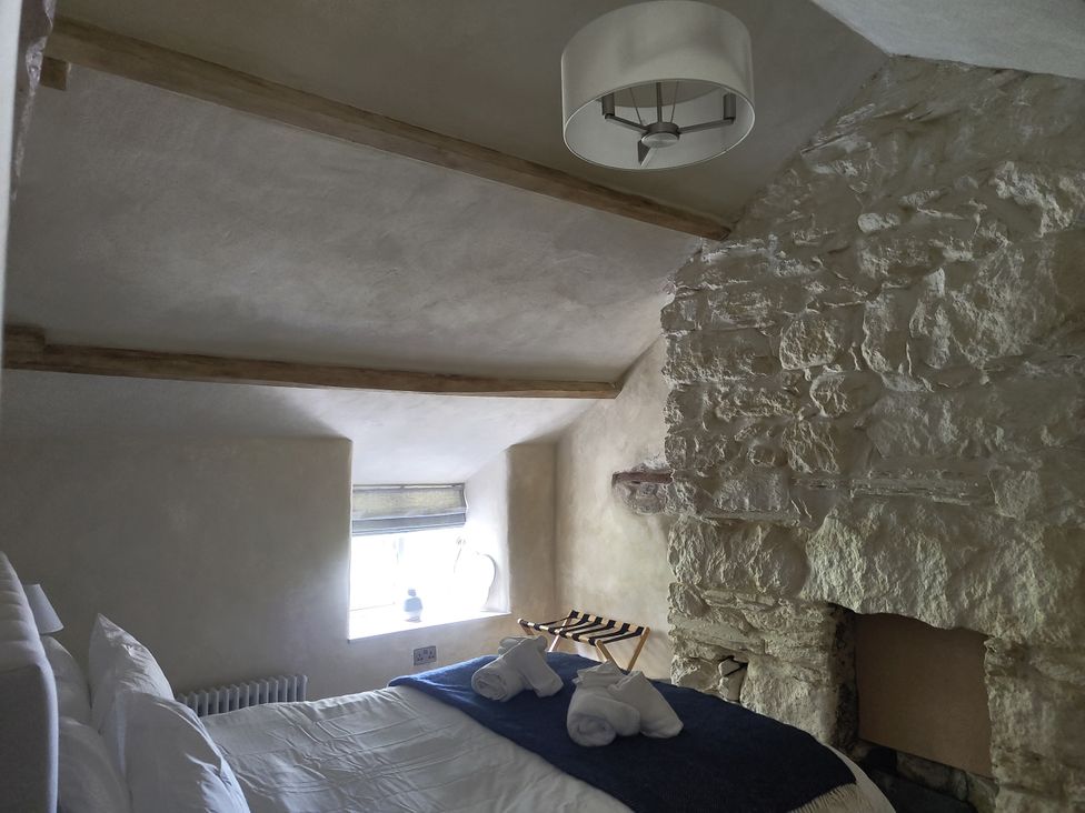 A bedroom with a bed and window at Islwyn in Llanuwchllyn near Bala