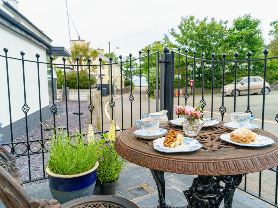 A table with tea cups and cakes at Y Graiglwyd Bull Bay near Amlwch