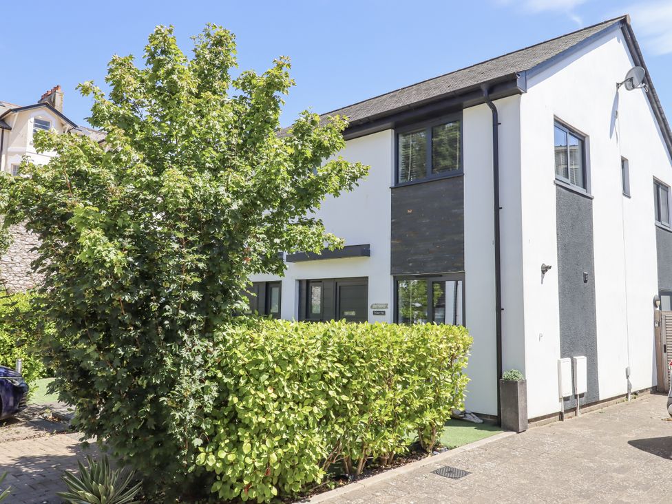 A house with bushes and a driveway at Driftwood in Torquay