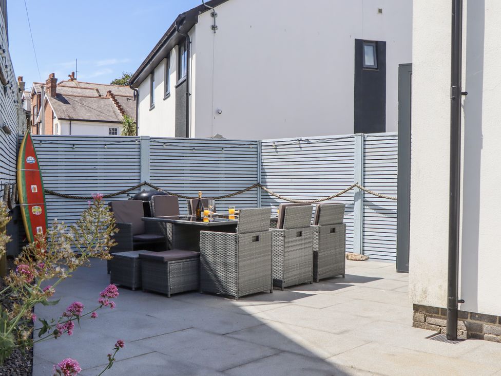 An outdoor area with a table and chairs at Driftwood in Torquay