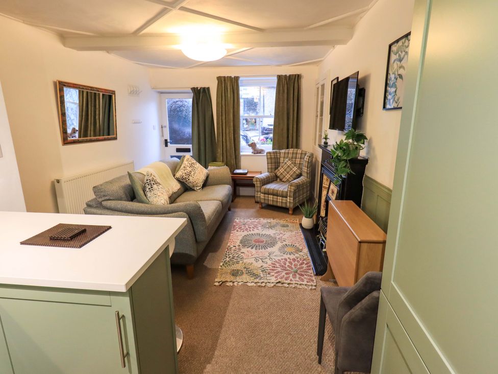 A living room with a sofa and chairs at 21 Entry Lane in Kendal