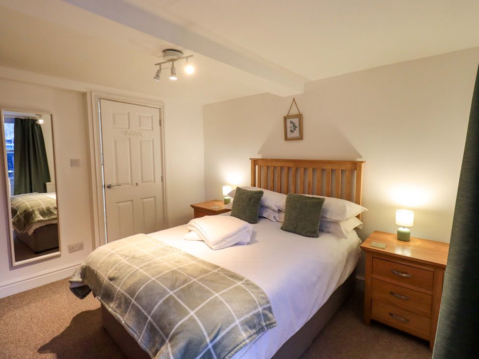 A bedroom with a bed and bedside tables at 21 Entry Lane, Kendal
