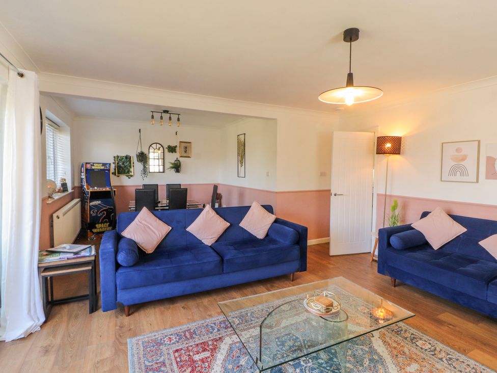 A living room with sofas and an arcade machine at Lake View in Bowness-On-Windermere