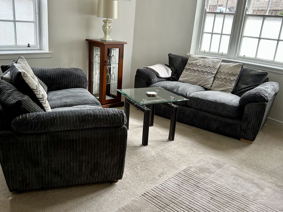 A living room with sofas and a coffee table at The Toll House in Melrose