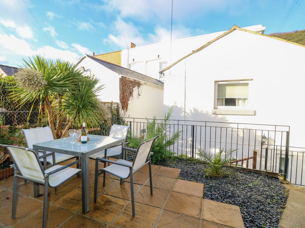 An outdoor dining area with a table and chairs at Willow Cottage in Ventnor