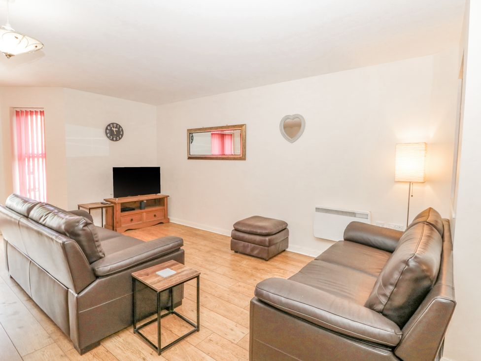 Apartment 1, 19 Cleveland Terrace - North Yorkshire (incl. Whitby) - 1095081 - thumbnail photo 6