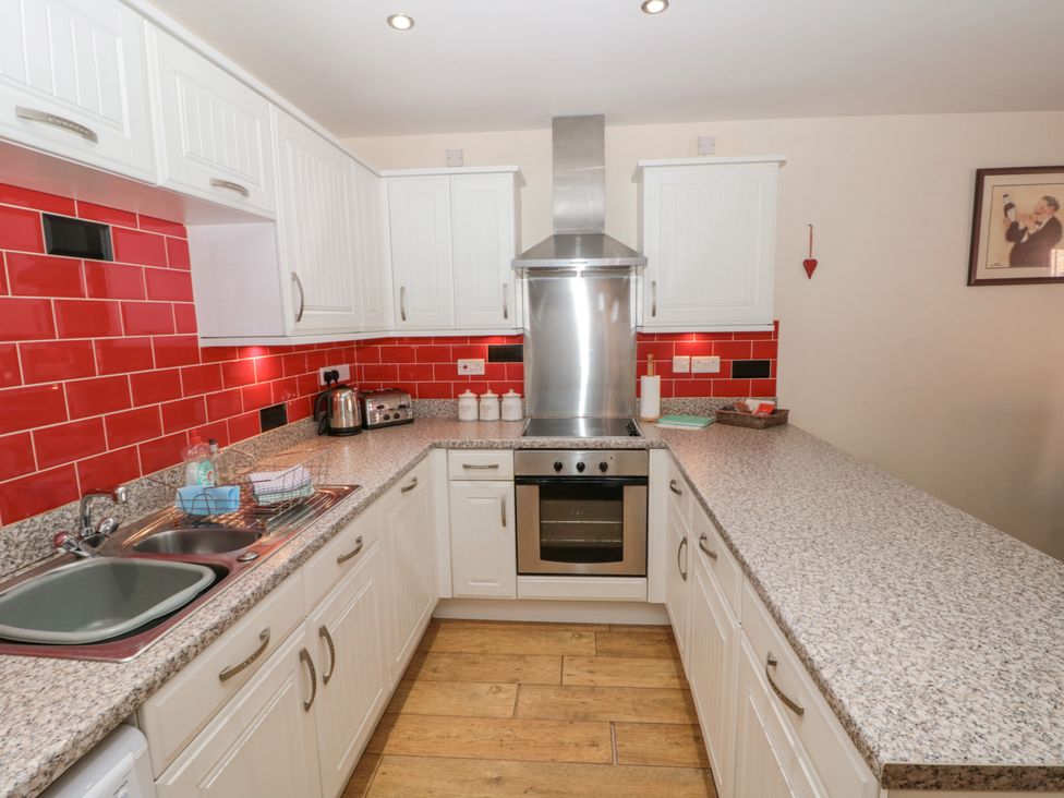 Apartment 1, 19 Cleveland Terrace - North Yorkshire (incl. Whitby) - 1095081 - thumbnail photo 7