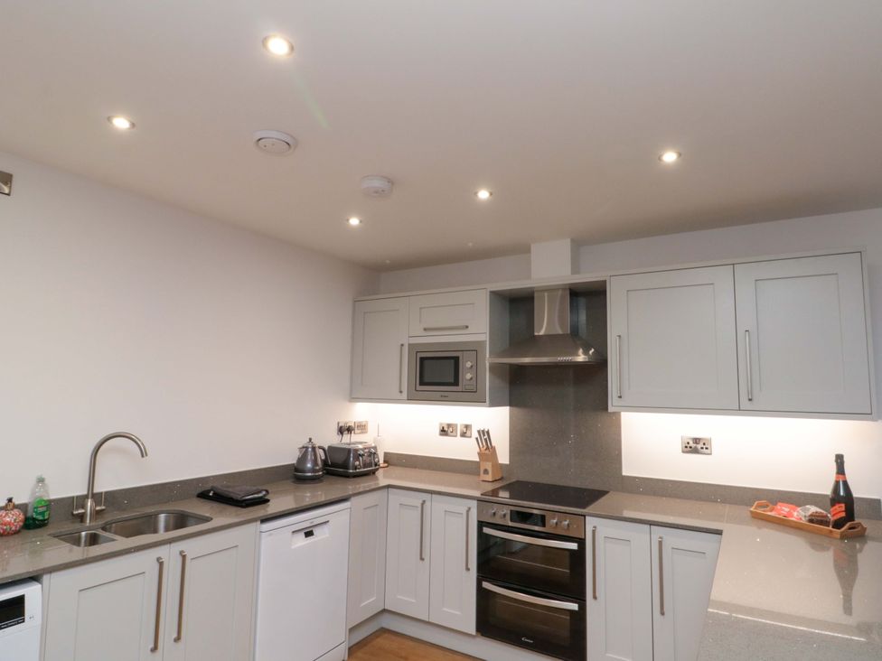 A kitchen with oven and microwave at Apartment 1, 19 Cleveland Terrace in Whitby