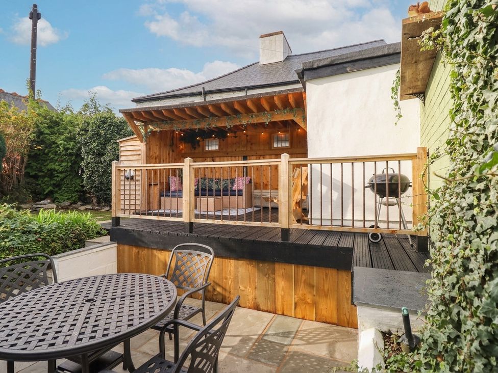 A garden with a deck and outdoor seating at 18 Church Street Llangollen