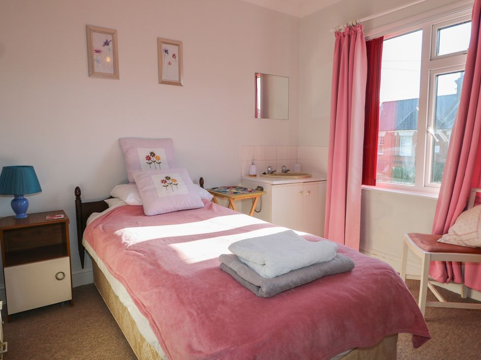 A bedroom with a single bed and bedside table at Sylvian in Bexhill-On-Sea