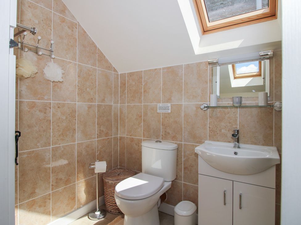 A bathroom with a sink and toilet at Buzzards Breg in Builth Wells